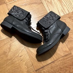 Pink & Pepper gray studded combat boots-size 7